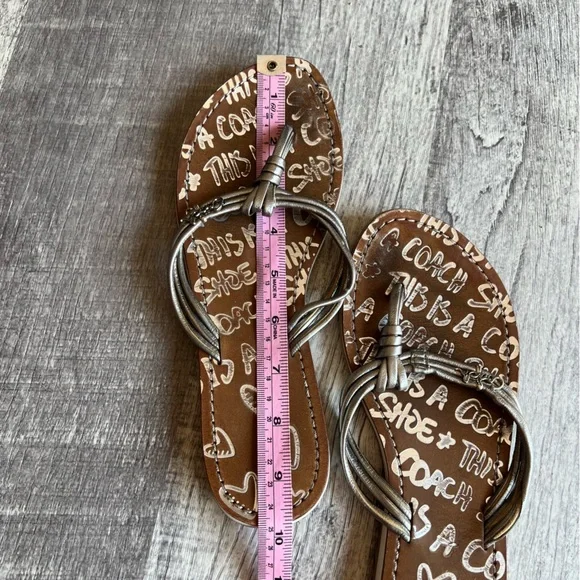 Coach Silver Leather Logo Flip Flop Sandals Women’s Size 8 - Picture 9 of 10